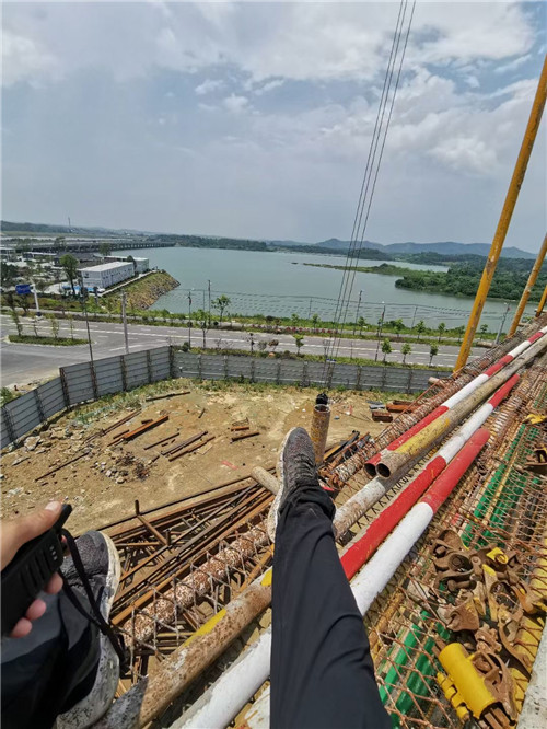 辽宁作业中发生设备损坏或人员意外，责任怎么划分？